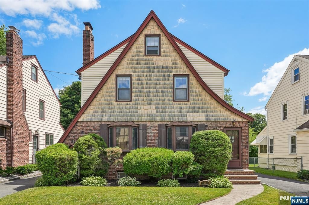 Property Photo:  21 Ferncliff Road  NJ 07003 
