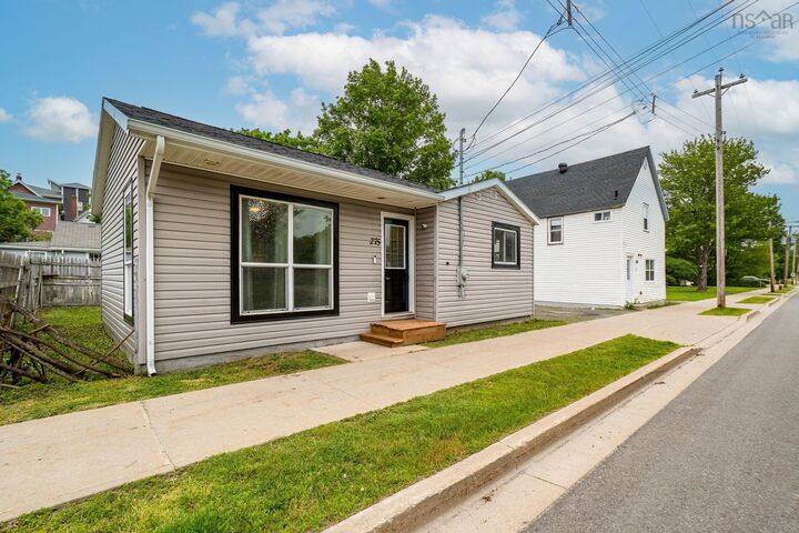 Property Photo:  275 Stannus Street  NS B0N 2T0 