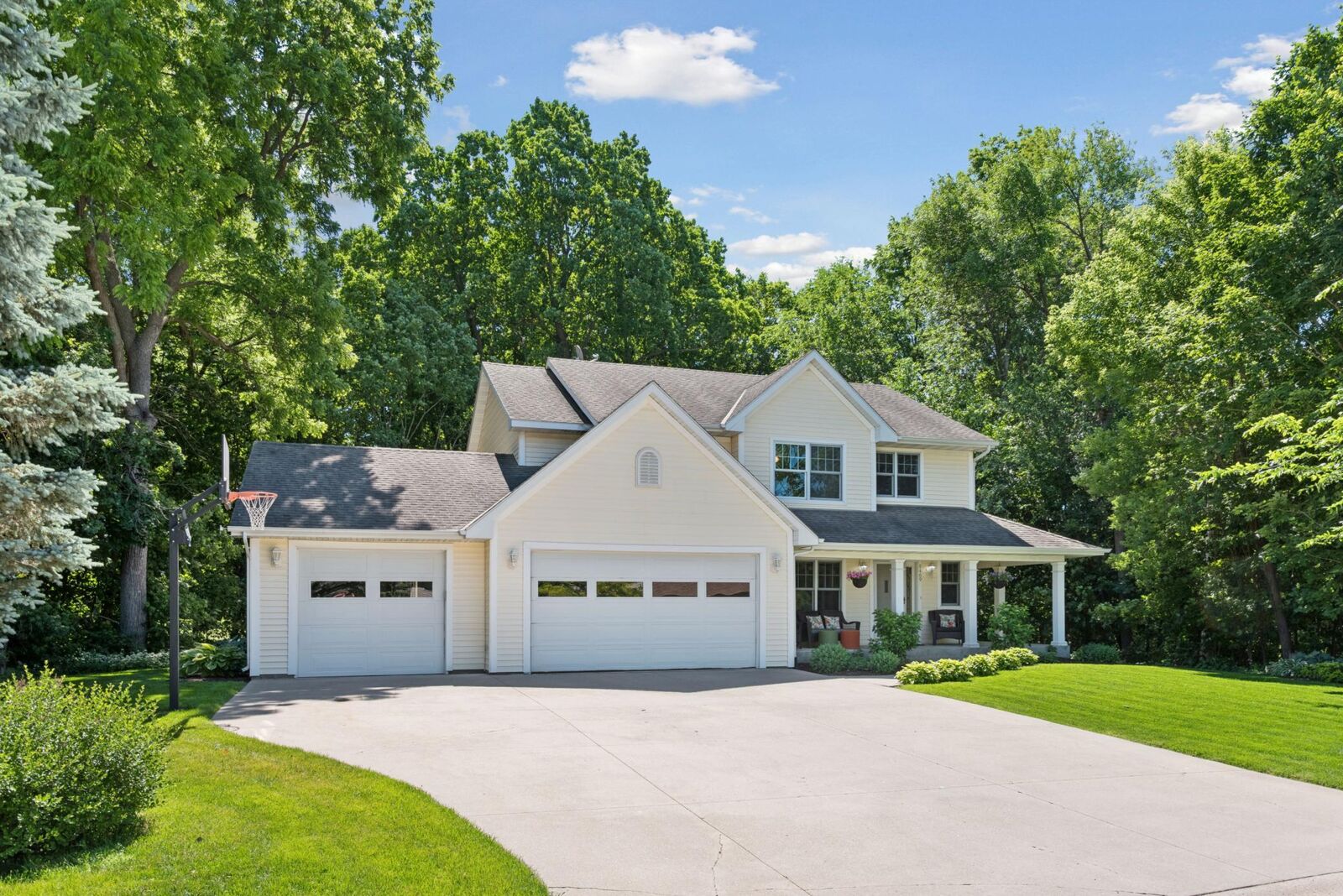 Property Photo: 8469 Woodland Curve MN 55375