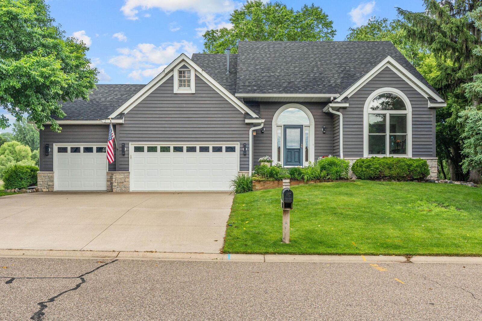 Property Photo:  5125 Trenton Lane N  MN 55442 