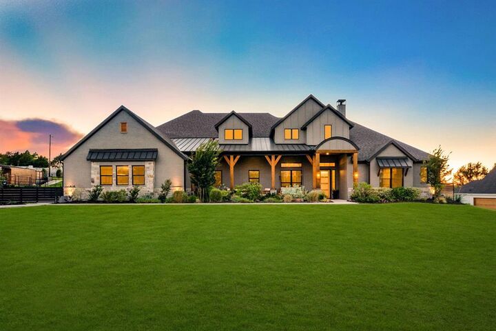Property Photo:  1414 Tucker Place  TX 75009 