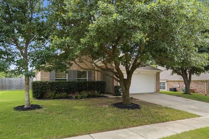 Property Photo:  3904 San Lorenzo Drive  TX 76210 