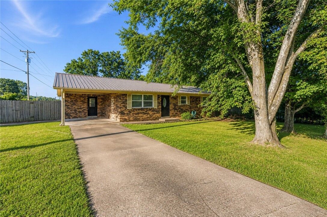 Property Photo:  11 Northwood Street  AR 72774 