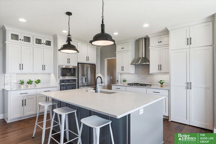 Property Photo:  915 Elm Circle  NE 68059 