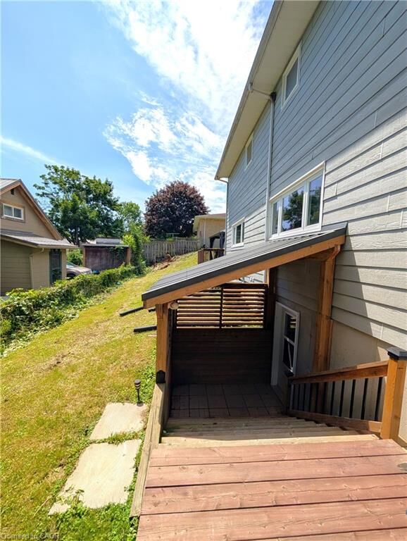Property Photo:  25 Stephens Court Lower  ON N3Y 4S8 