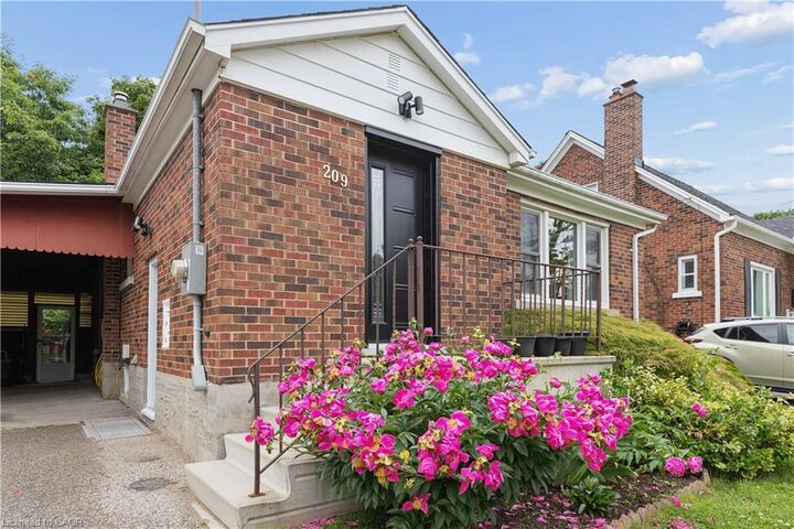 Property Photo:  209 Bedford Road  ON N2G 3A5 