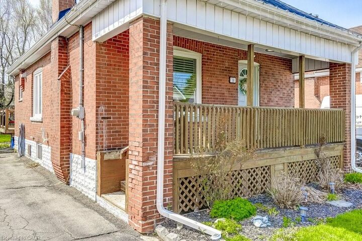 Property Photo:  30 East 15th Street  ON L9A 4E7 