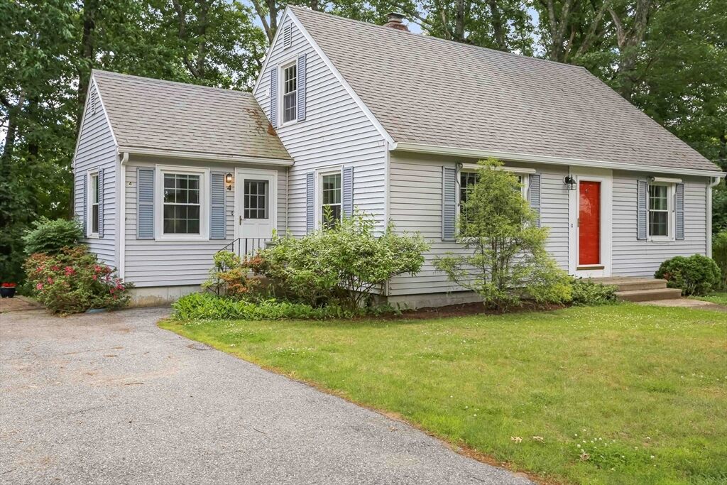 Property Photo:  4 Ledgewood Drive  MA 01505 