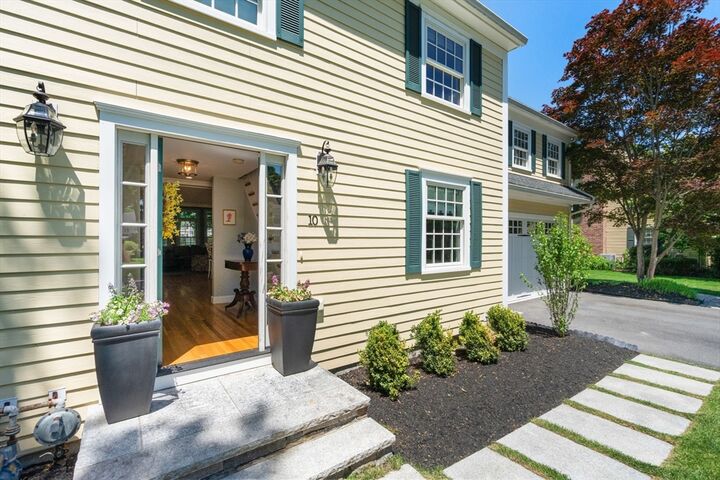 Property Photo:  10 Auburn Rd  MA 02481 