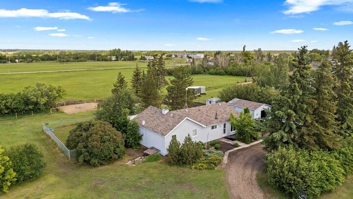 Property Photo:  20 Township Road 484  AB T0B 3Z0 