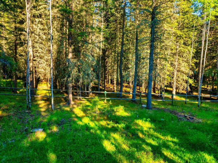 Property Photo:  13 Chickadee Road  AB T0L 1N0 