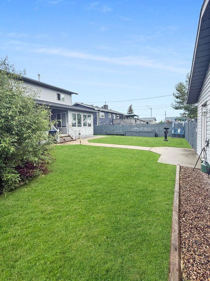 Property Photo:  4305 47 Ave  AB T0E 1N0 