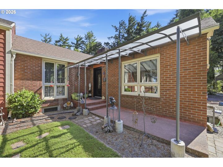 Property Photo:  4000 E 24th Ave  OR 97403 