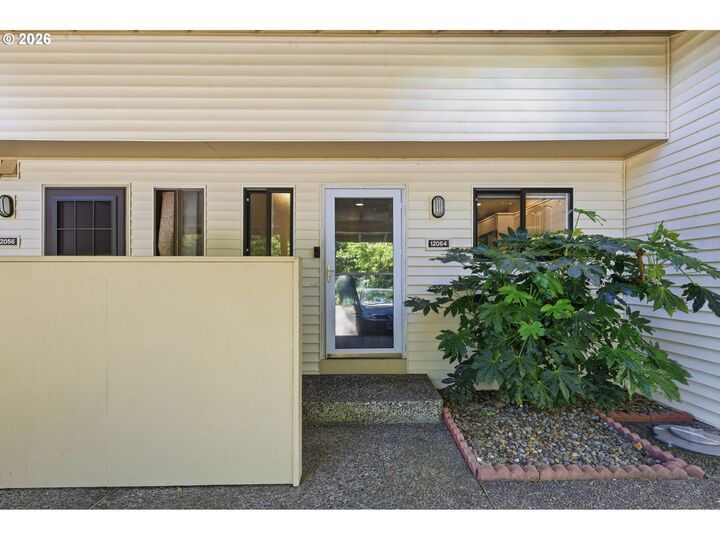 Property Photo:  12054 N Jantzen Beach Ave  OR 97217 