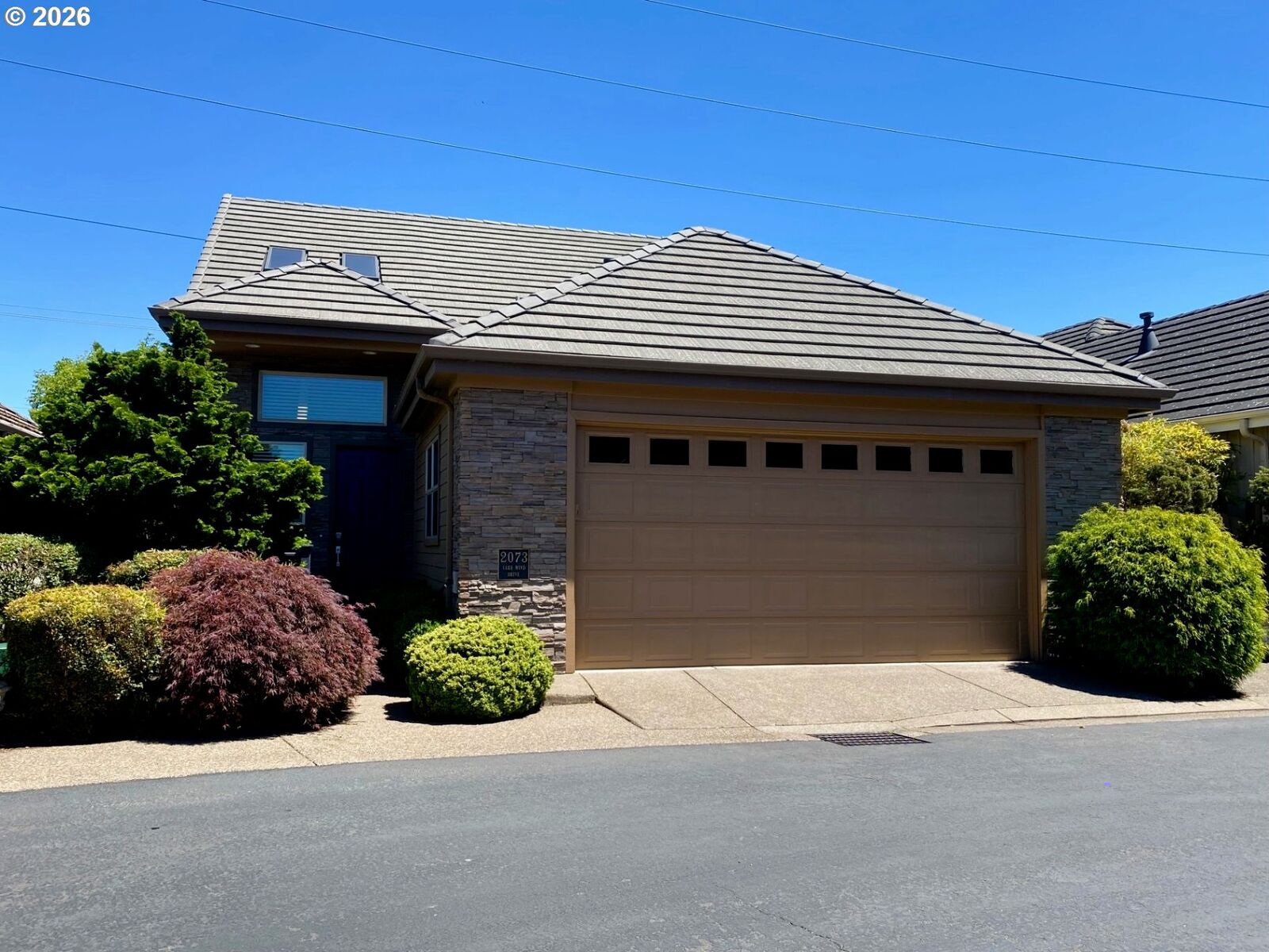 Property Photo:  2073 Lake Wind Dr  OR 97408 