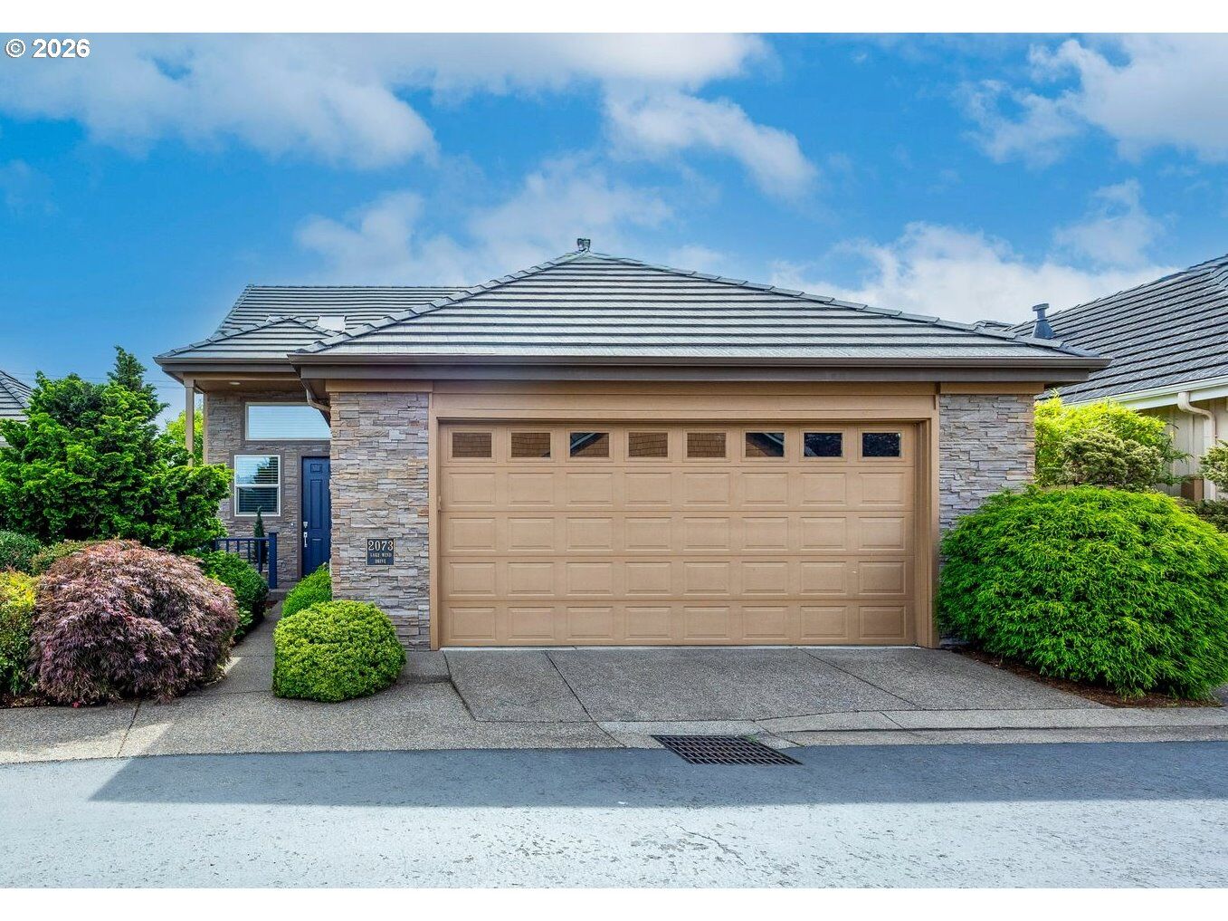 Property Photo: 2073 Lake Wind Dr OR 97408