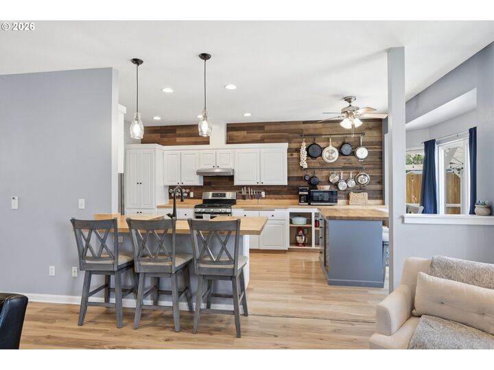 Property Photo:  2910 River Rd  OR 97404 