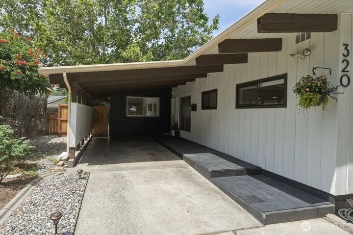 Property Photo: 320 Pioneer Dr. WA 98801