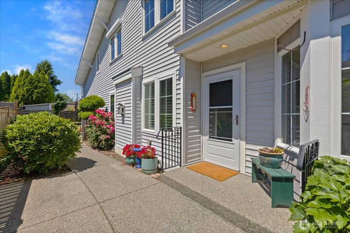 Property Photo: 518 4th Avenue S WA 98020