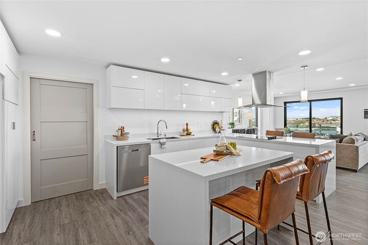 Property Photo:  1019  Granary Avenue 201  WA 98225 