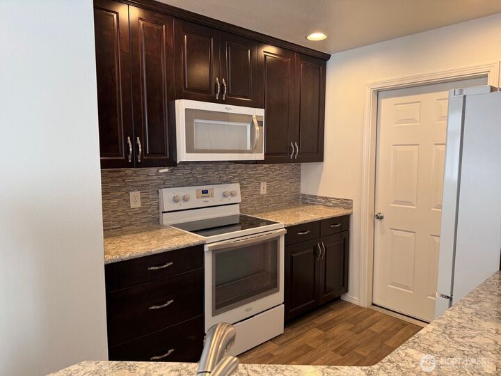 Property Photo: 23512 55 Avenue S 16 WA 98032