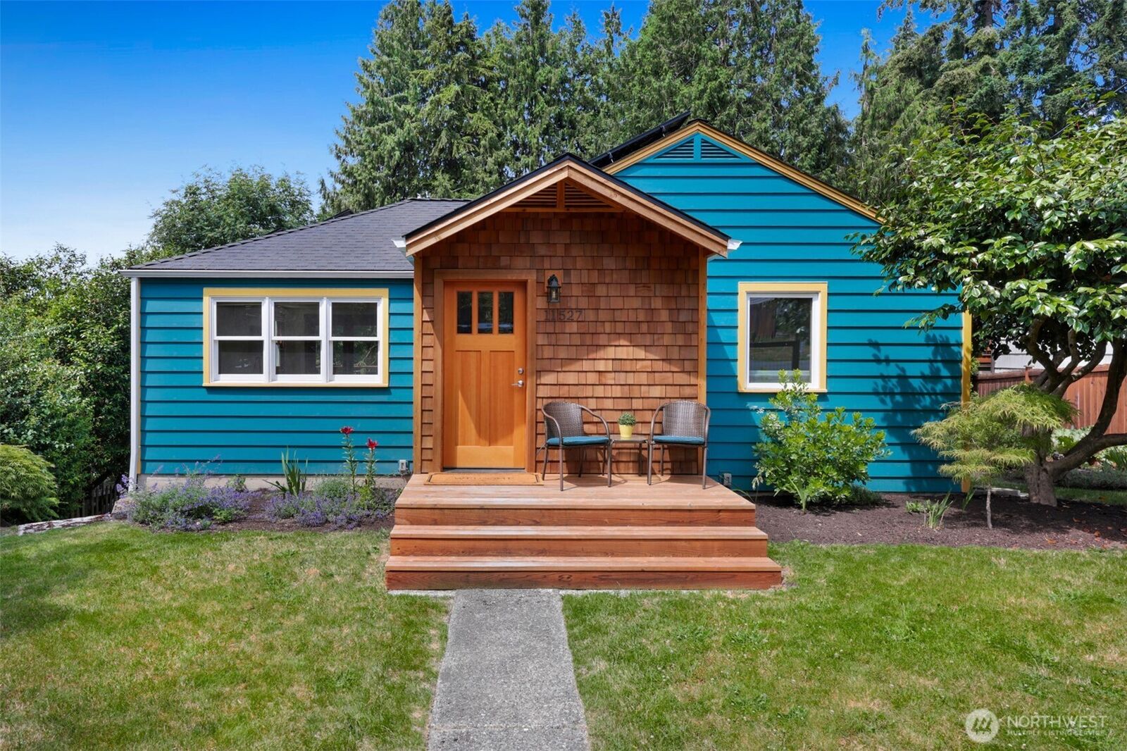 Property Photo: 11527 39th Avenue NE WA 98125