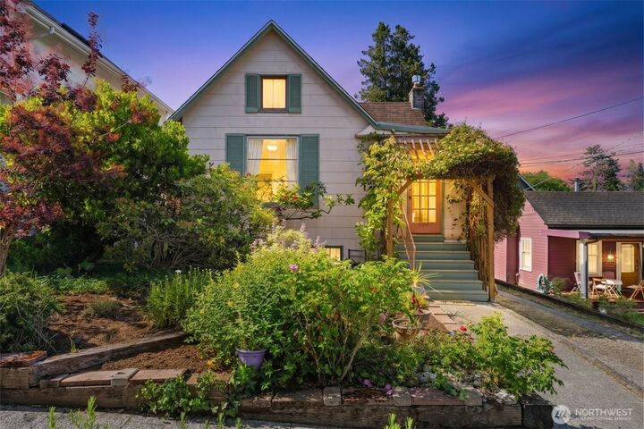 Property Photo: 1631 N 54 Street WA 98103