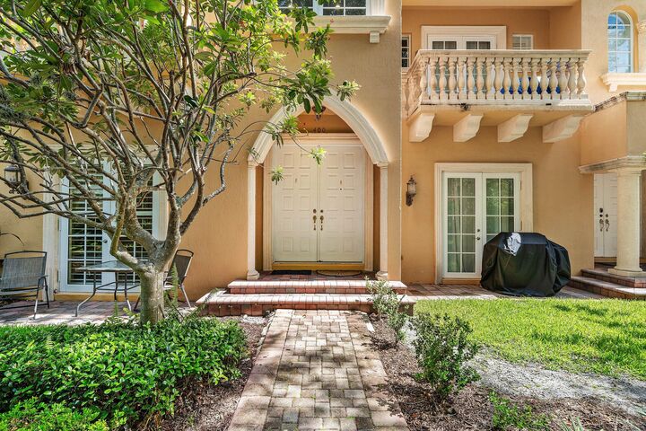 Property Photo: 400 NE 69th Circle FL 33487