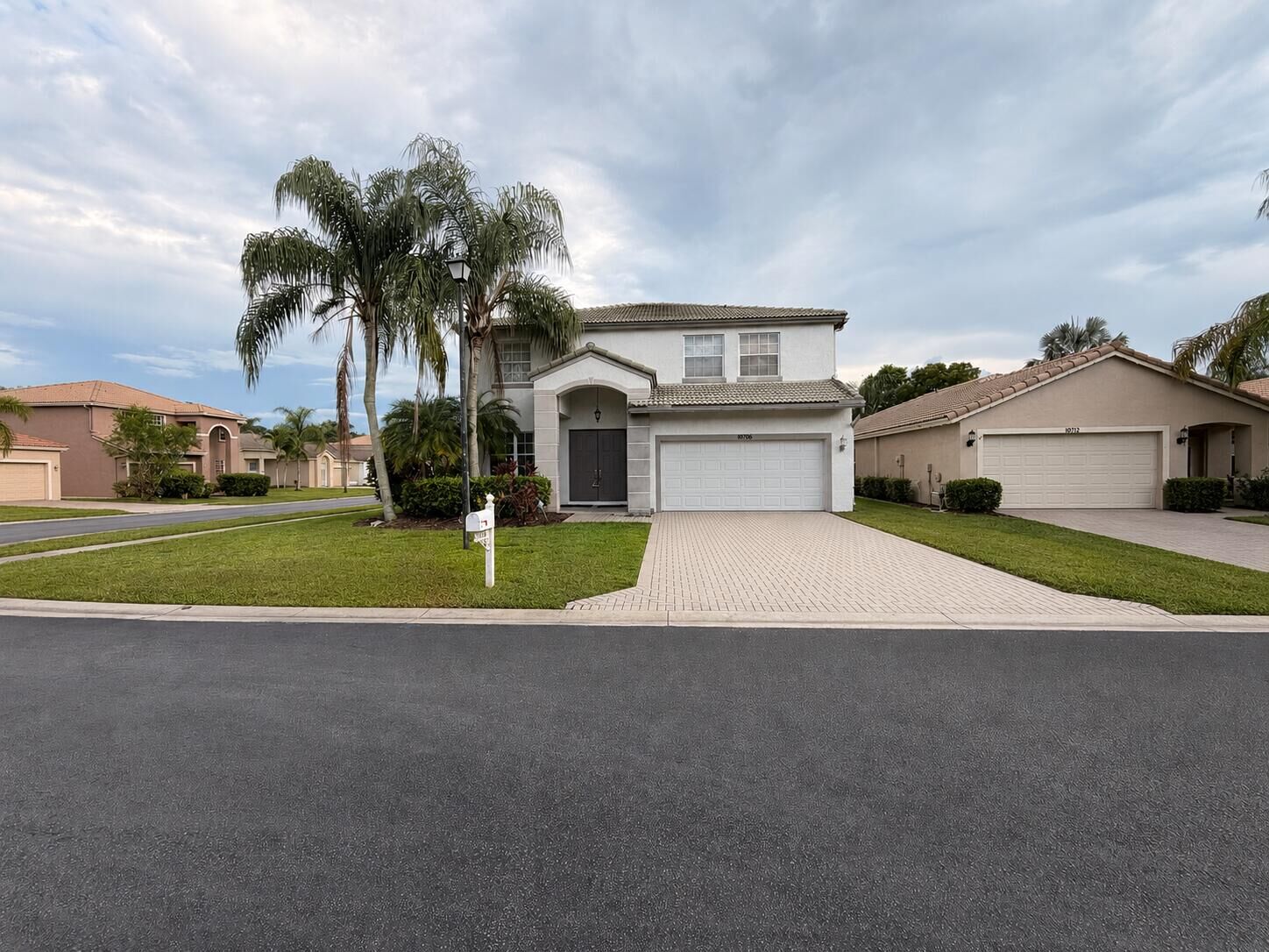 Property Photo: 10706 Hidden Bend Way FL 33414