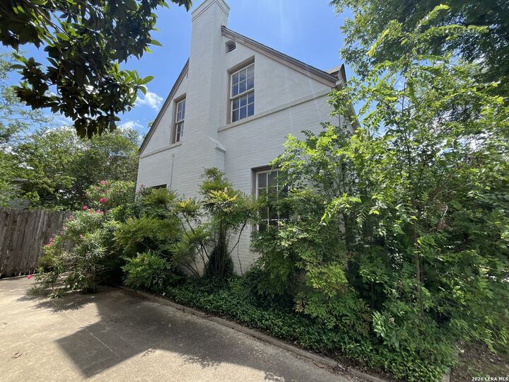 Property Photo:  2154 W Kings Hwy  TX 78201 