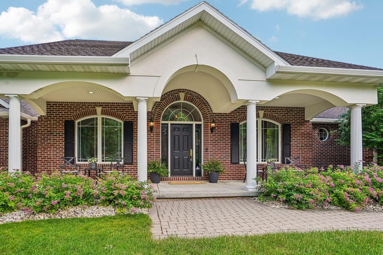 Property Photo: 8801 Fairway Oaks Drive WI 53593