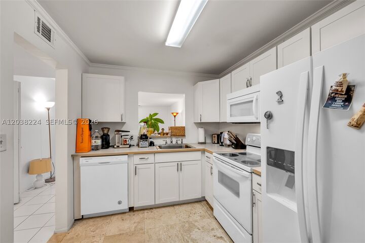 Property Photo:  1020 Meridian Ave 715  FL 33139 