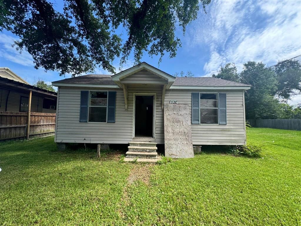 Property Photo: 2427 Rose Street LA 70601