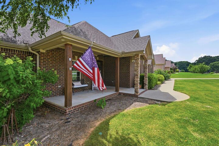 Property Photo:  109 Inglewood Dr  AL 35674 