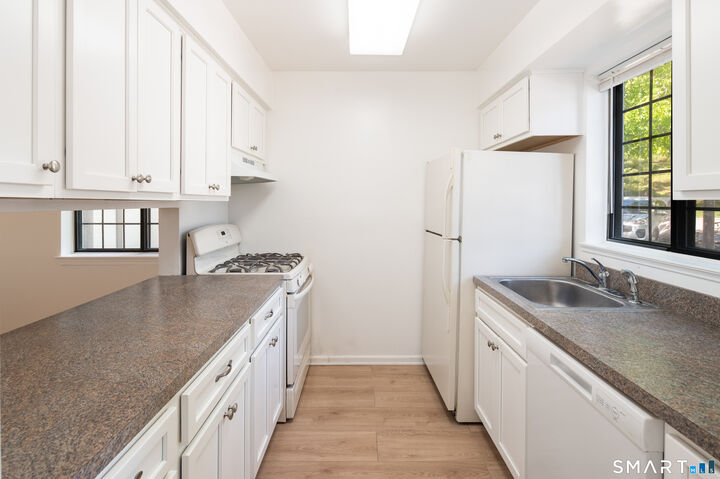 Property Photo:  11 Eden Court 11  CT 06804 