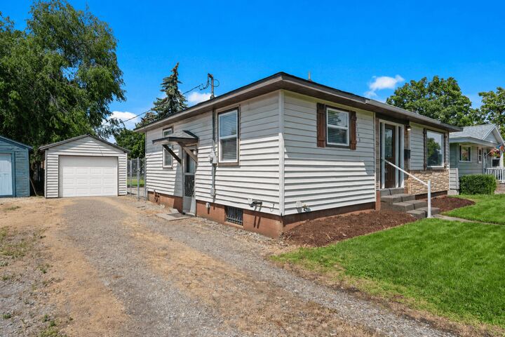 Property Photo: 1743 N Altamont St WA 99207