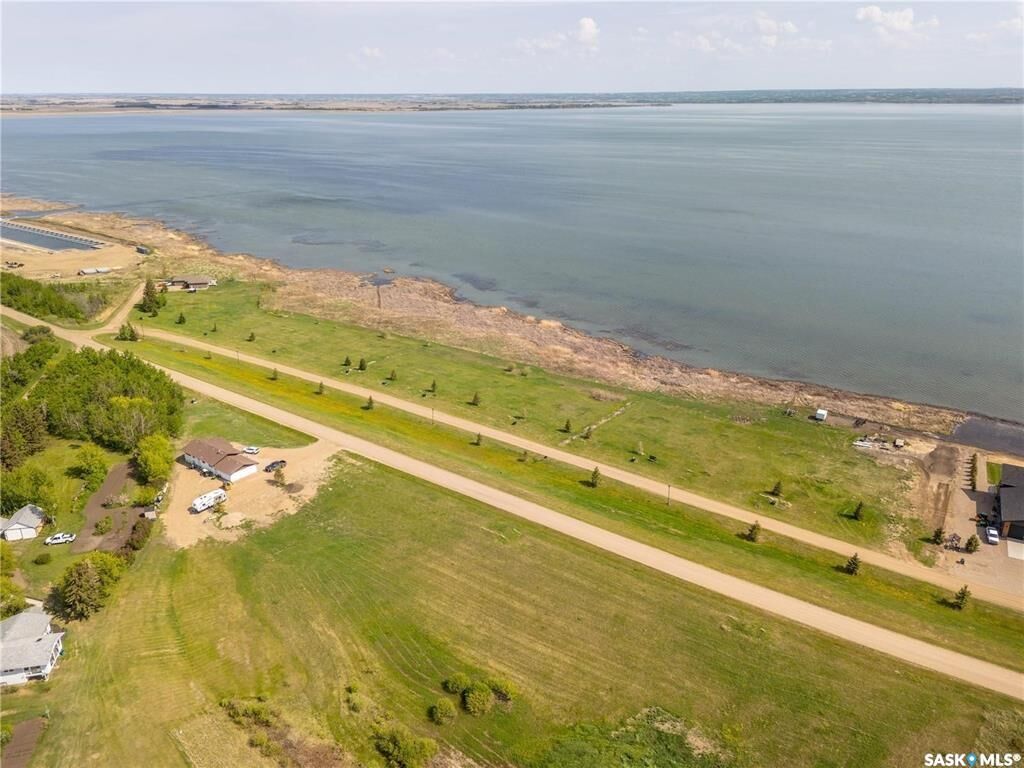 Property Photo:  830 Lakeshore Drive  SK S0M 1X0 
