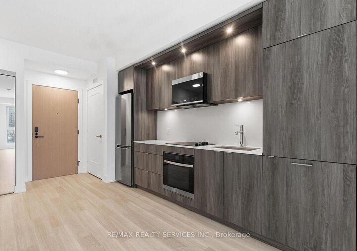 Property Photo: 60 Central Park Road Way 1405 ON M9A 3K1