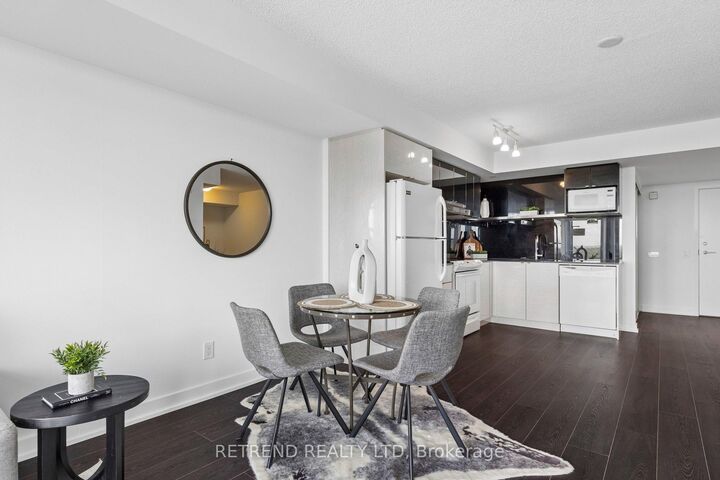 Property Photo: 72 Esther Shiner Boulevard 2108 ON M2K 0C4