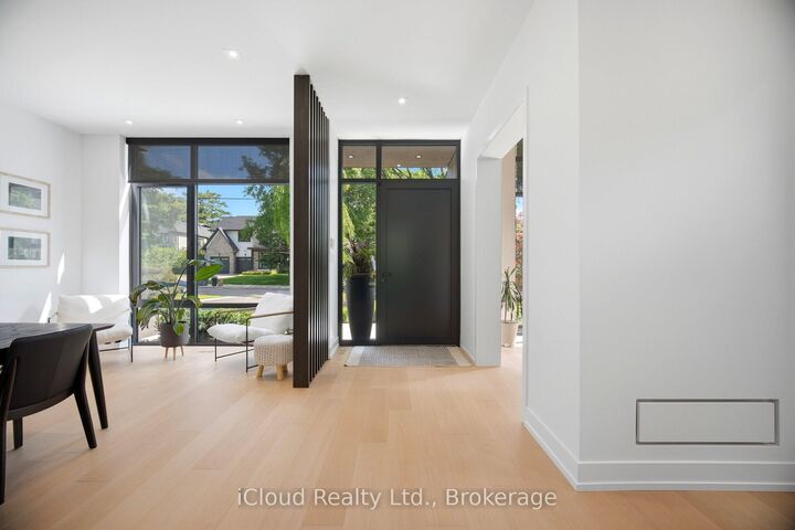 Property Photo: 1590 Kenmuir Avenue ON L5G 4B5