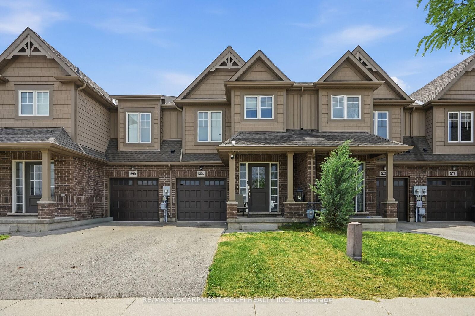 Property Photo: 584 Julia Drive ON L3C 0G8