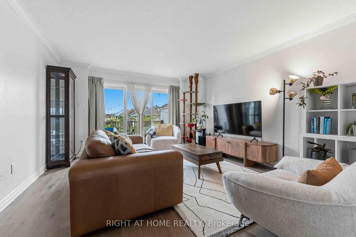 Property Photo: 354 Brettonwood Ridge ON K2T 0H8
