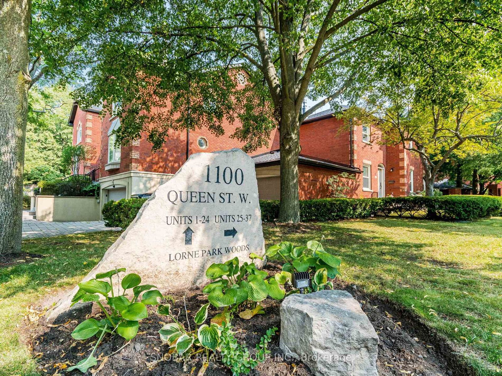 Property Photo: 1100 Queen Street W 2 ON L5H 4J4