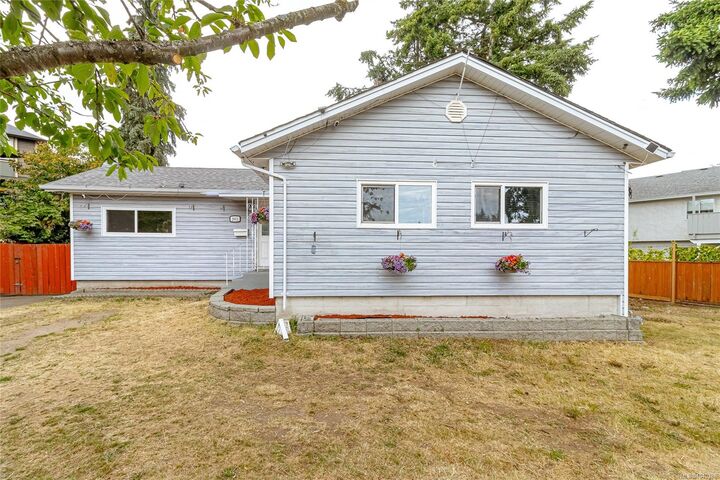 Property Photo: 2912 Phipps Rd BC V9B 3V9