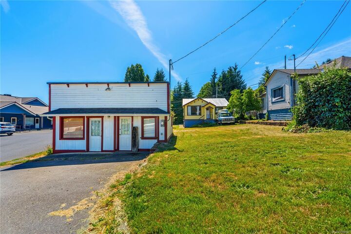 Property Photo: 117 Kitchener St BC V9G 1A7