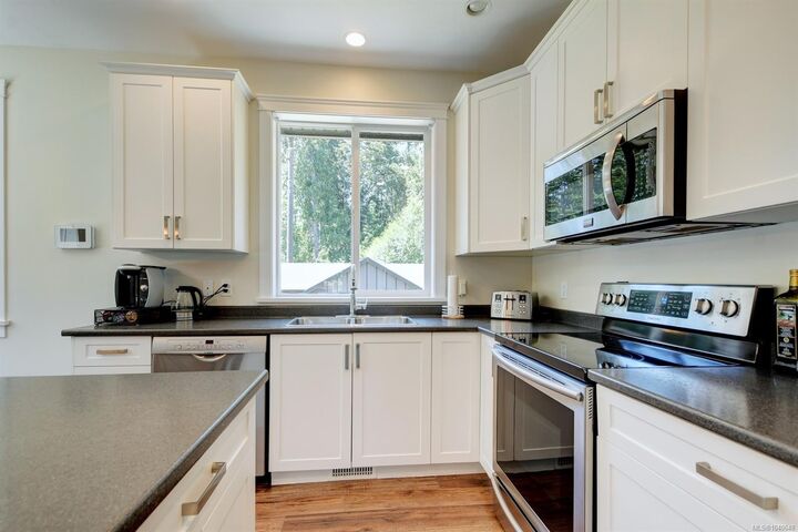 Property Photo: 2656 Worthington Rd BC V8H 2G4