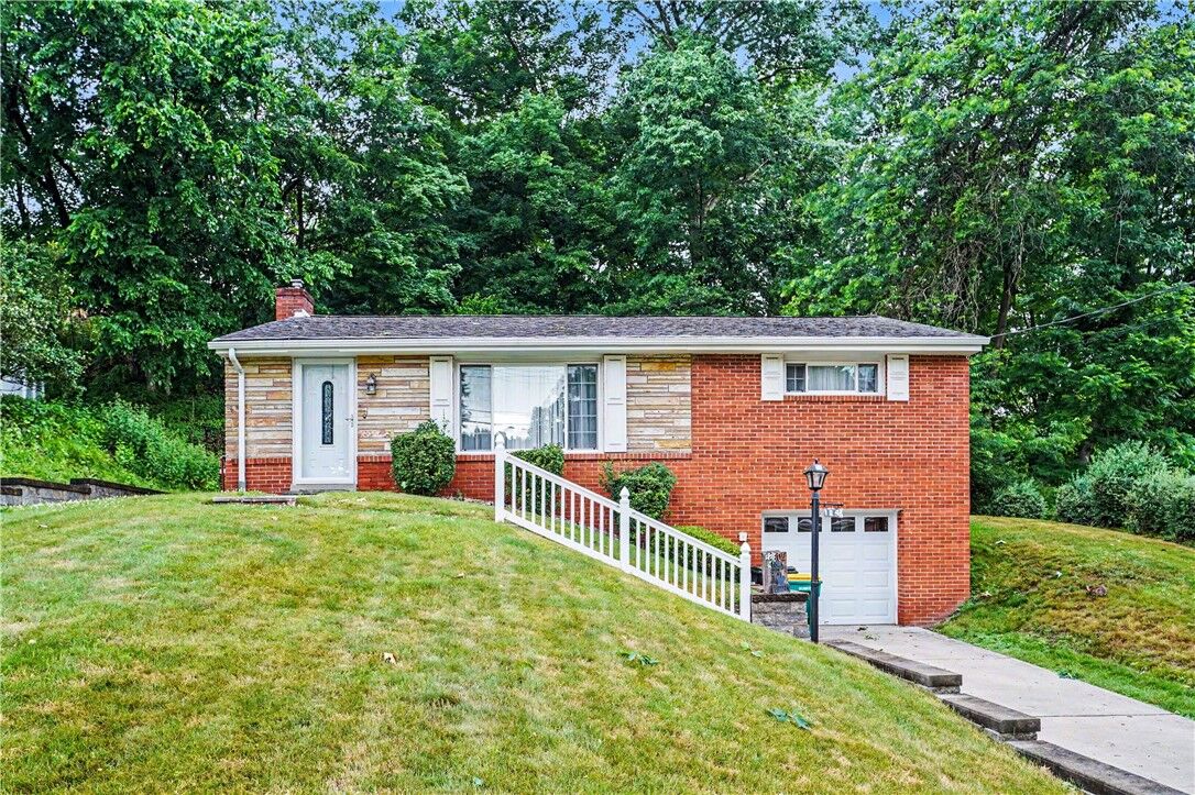 Property Photo: 104 Longmount Dr PA 15214