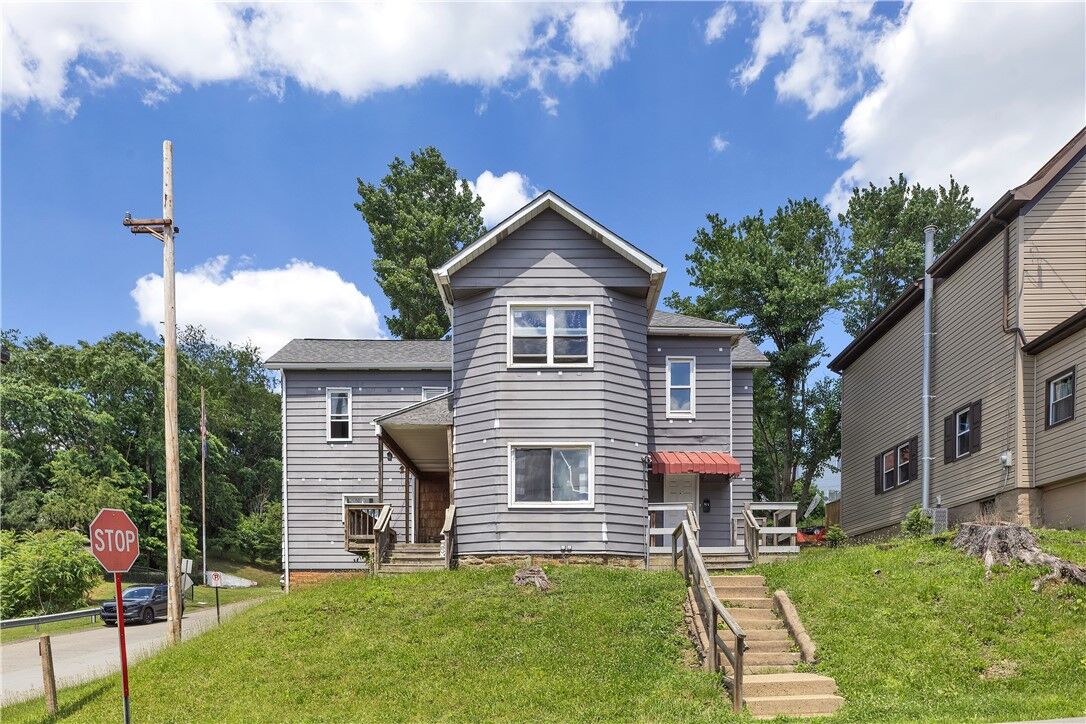 Property Photo:  802 Spruce St  PA 15074 