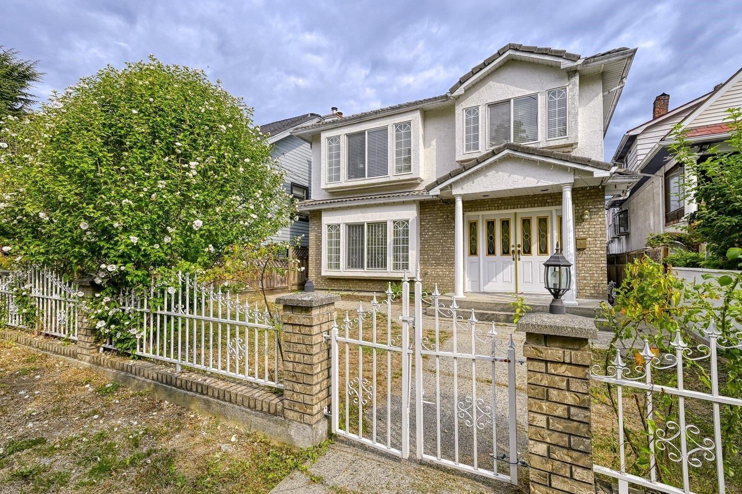 Property Photo: 3315 Charles Street BC V5K 3C3