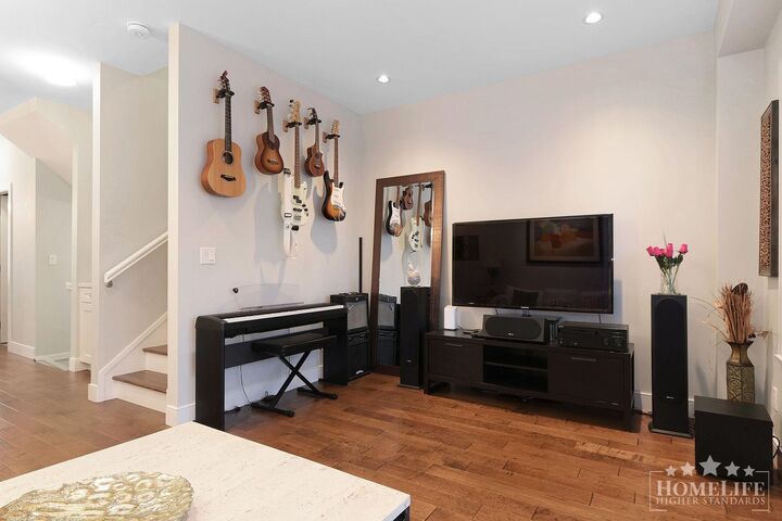 Property Photo:  1321 Fir Street 2  BC V4B 4B3 